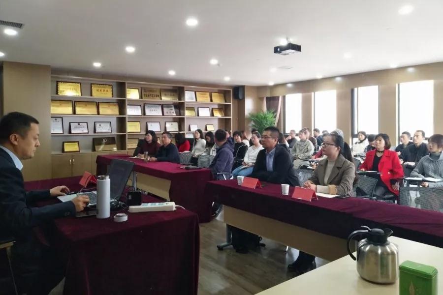 学无止境|星空中国项目管理有限公司举办法律知识专题培训